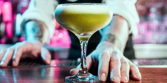 A Guide to Hiring a Bartender